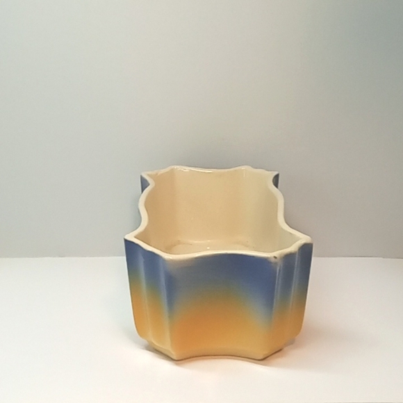 Vintage blue & yellow Shawnee pottery marked USA 181 planter, with floral design - Picture 4 of 10